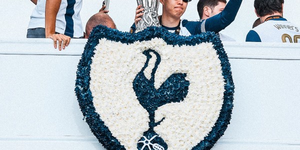 😎热刺夺冠游行图集：孙哥头戴墨镜，谁也不爱！