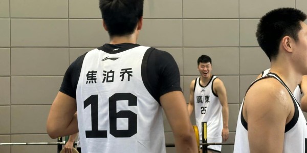 确认加盟！赵睿正式联手胡明轩+徐杰，广东队迎来男篮四大内线！