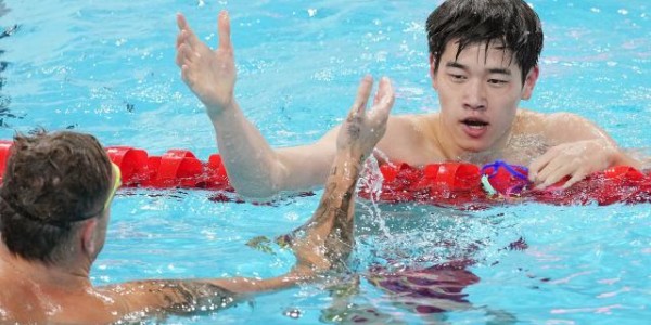 新葡萄8883官网AMG-前一日他曾无视潘展乐 现在只能低头送上祝贺