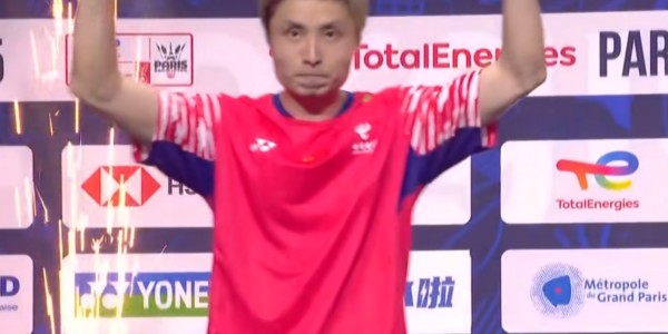 新葡萄8883官网AMG-石宇奇夺冠颁奖！赛后喜极而泣，颁奖展喜悦，手握金牌独享颁奖台